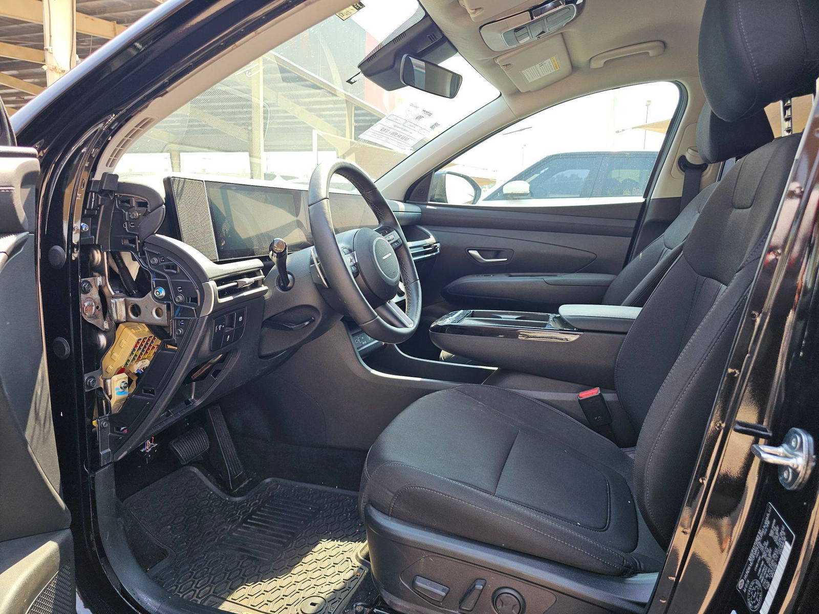 2025 HYUNDAI TUCSON — 14830 KM — Lot 9SH441828 — Souq - Marhaba Auctions Used Cars - Image 8