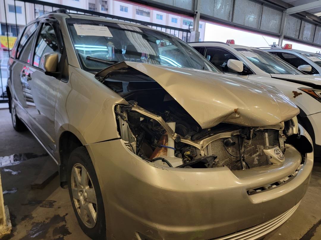 2004 TOYOTA SIENNA — 174021 Miles — Lot 38542606 - Marhaba Auctions Used Cars - Image 6