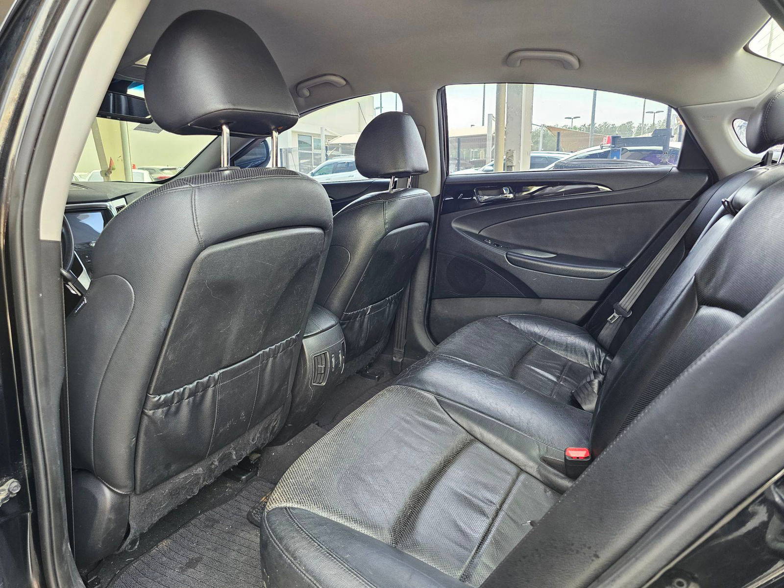2010 HYUNDAI SONATA — 136985 KM — Lot 001179 — Souq - Marhaba Auctions Used Cars - Image 6