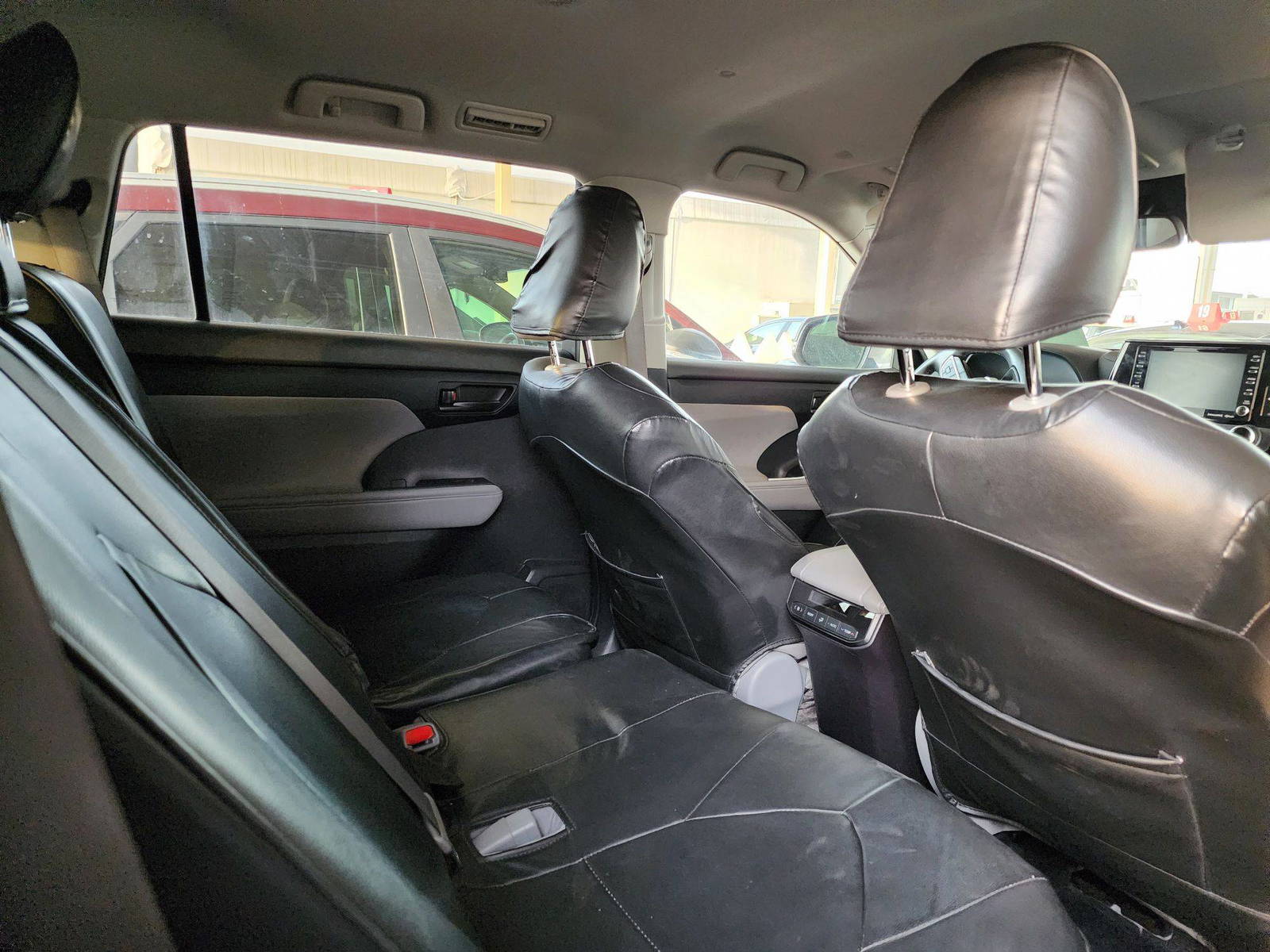 2022 TOYOTA HIGHLANDER — 15834 Miles — Lot 38228928 — Souq - Marhaba Auctions Used Cars - Image 4