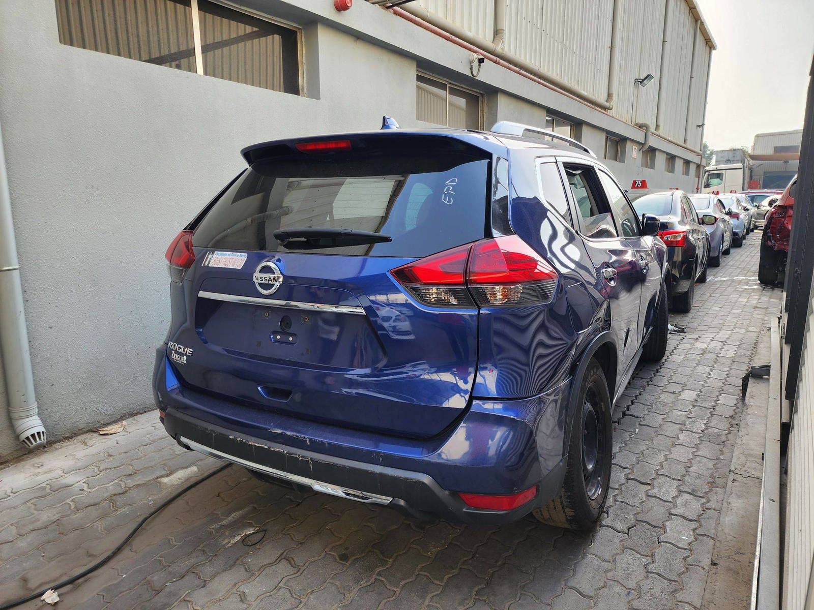 2017 NISSAN ROGUE — 108818 Miles — Lot 86722454 — Al Quoz - Marhaba Auctions Used Cars - Image 3