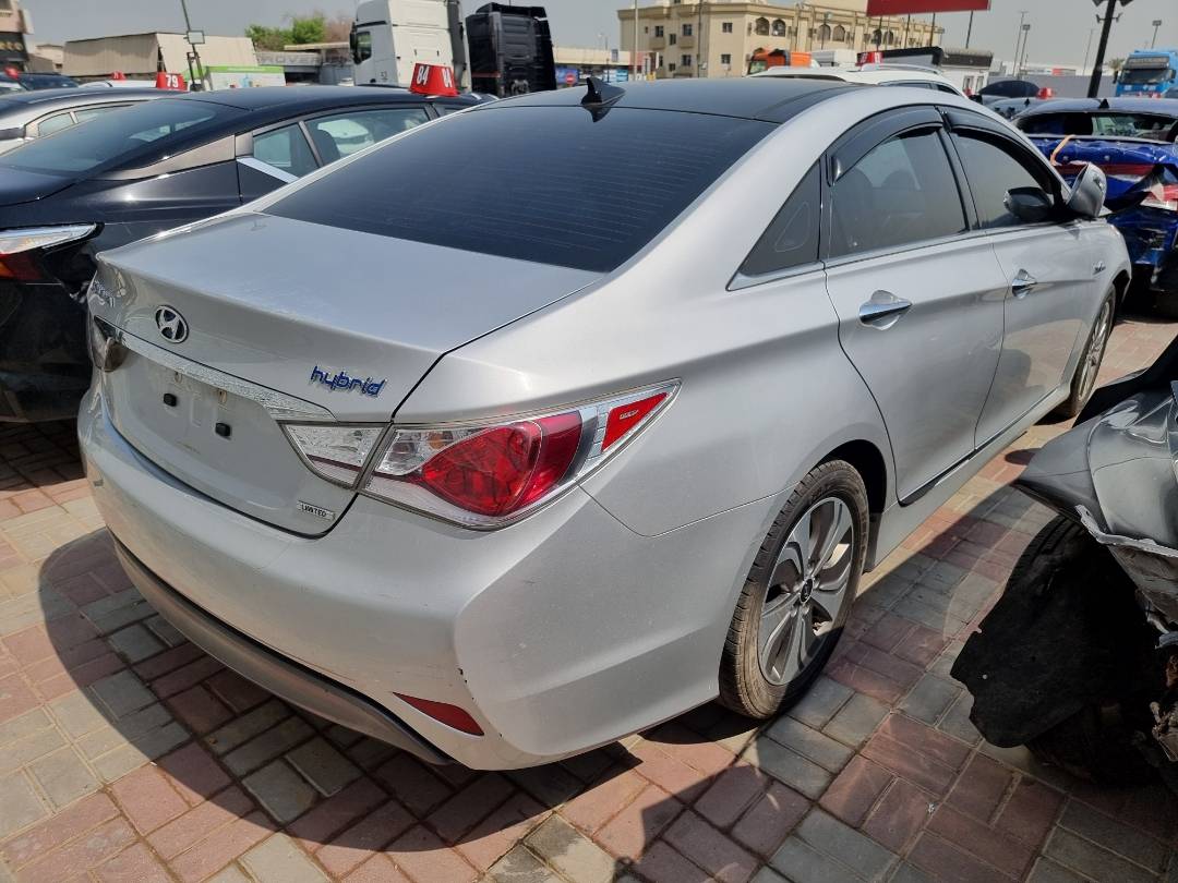 2015 HYUNDAI SONATA — 161462 Miles — Lot 30397 — Ind. 12 - Marhaba Auctions Used Cars - Image 4
