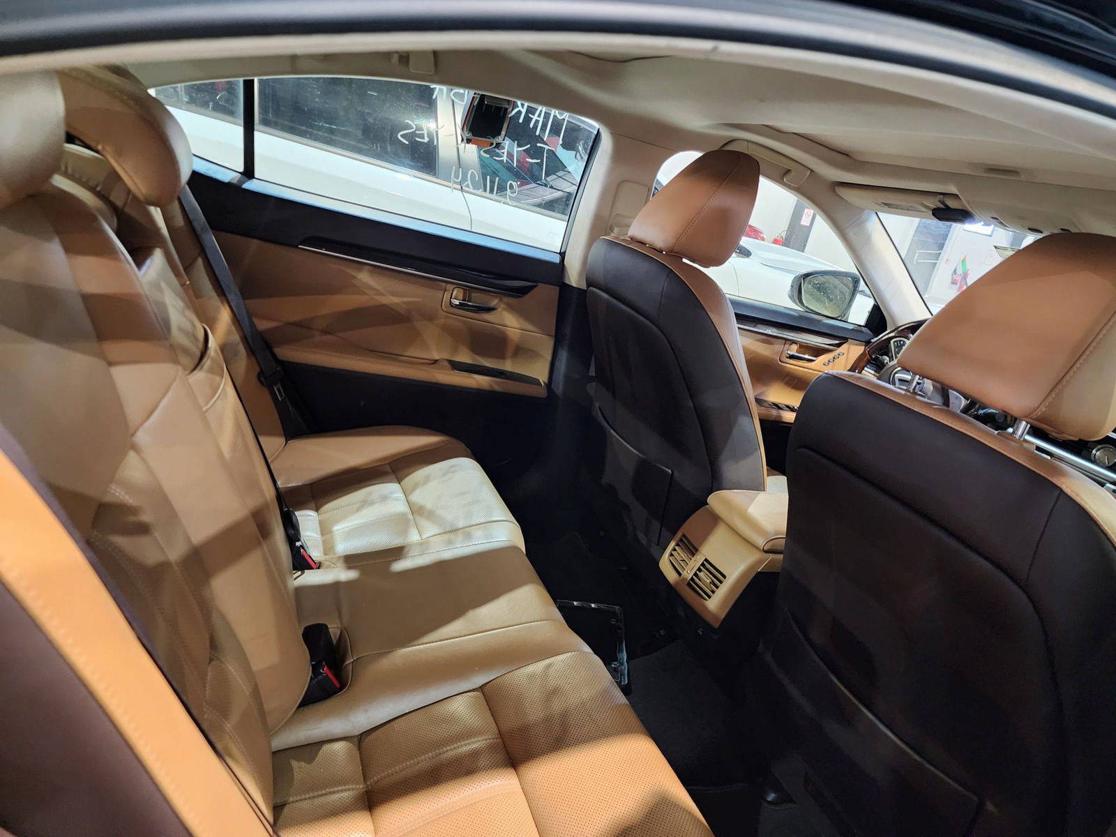 2016 LEXUS ES 350 — 161648 Miles — Lot 34117 — Al Quoz - Marhaba Auctions Used Cars - Image 7