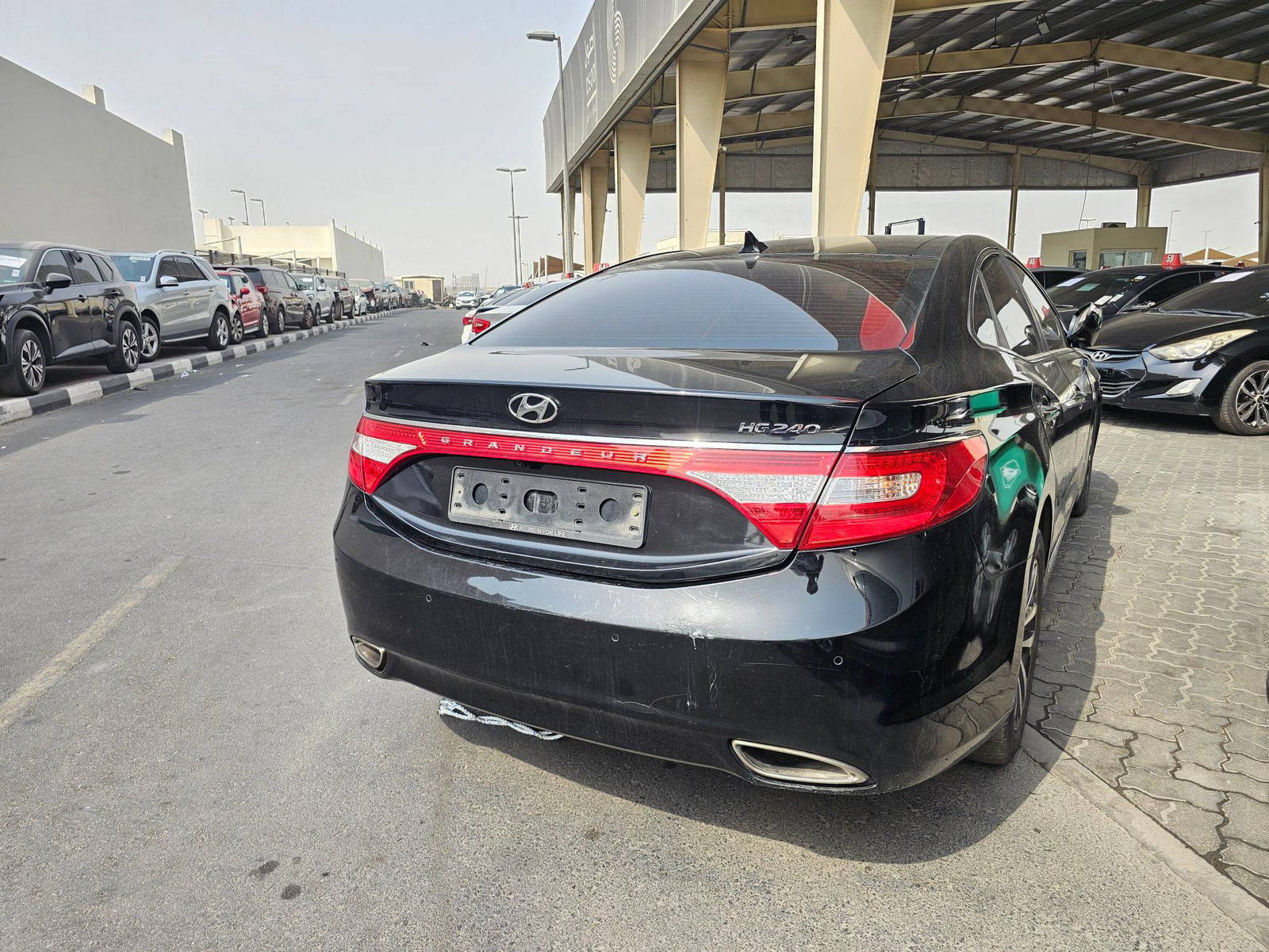 2011 HYUNDAI GRANDEUR — 143998 KM — Lot 007529 — Ind. 12 - Marhaba Auctions Used Cars - Image 3