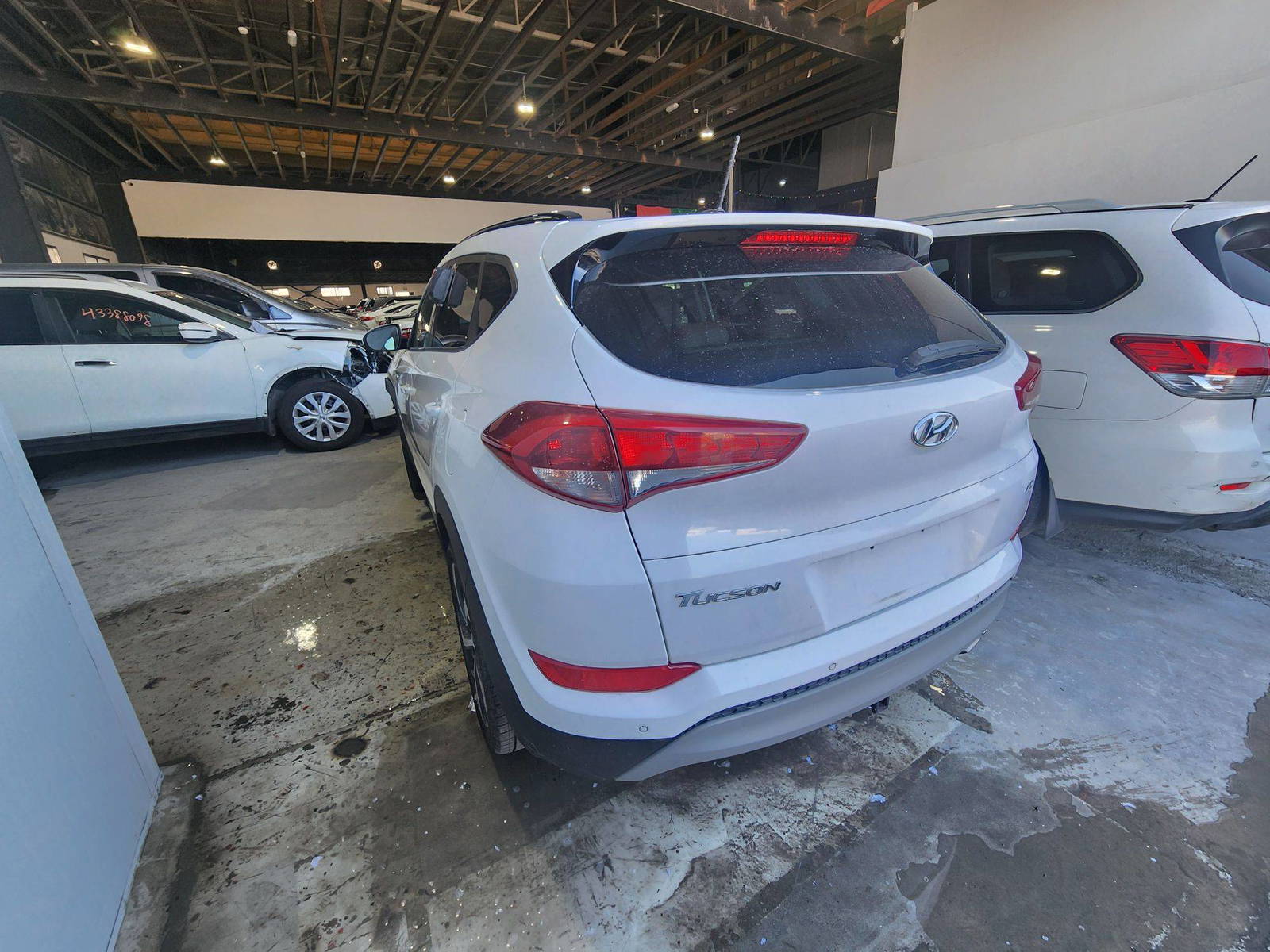 2017 HYUNDAI TUCSON — 72790 Miles — Lot A25HU580715 — Souq - Marhaba Auctions Used Cars - Image 5