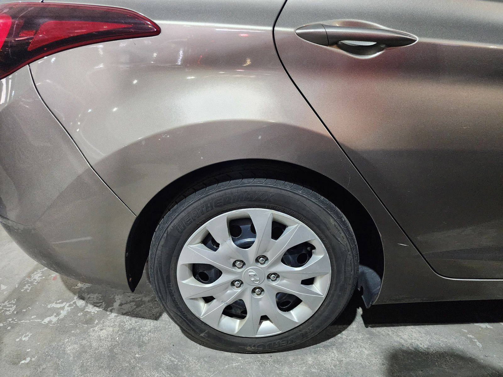 2014 HYUNDAI ELANTRA — 199298 KM — Lot 12304986 — Al Quoz - Marhaba Auctions Used Cars - Image 11