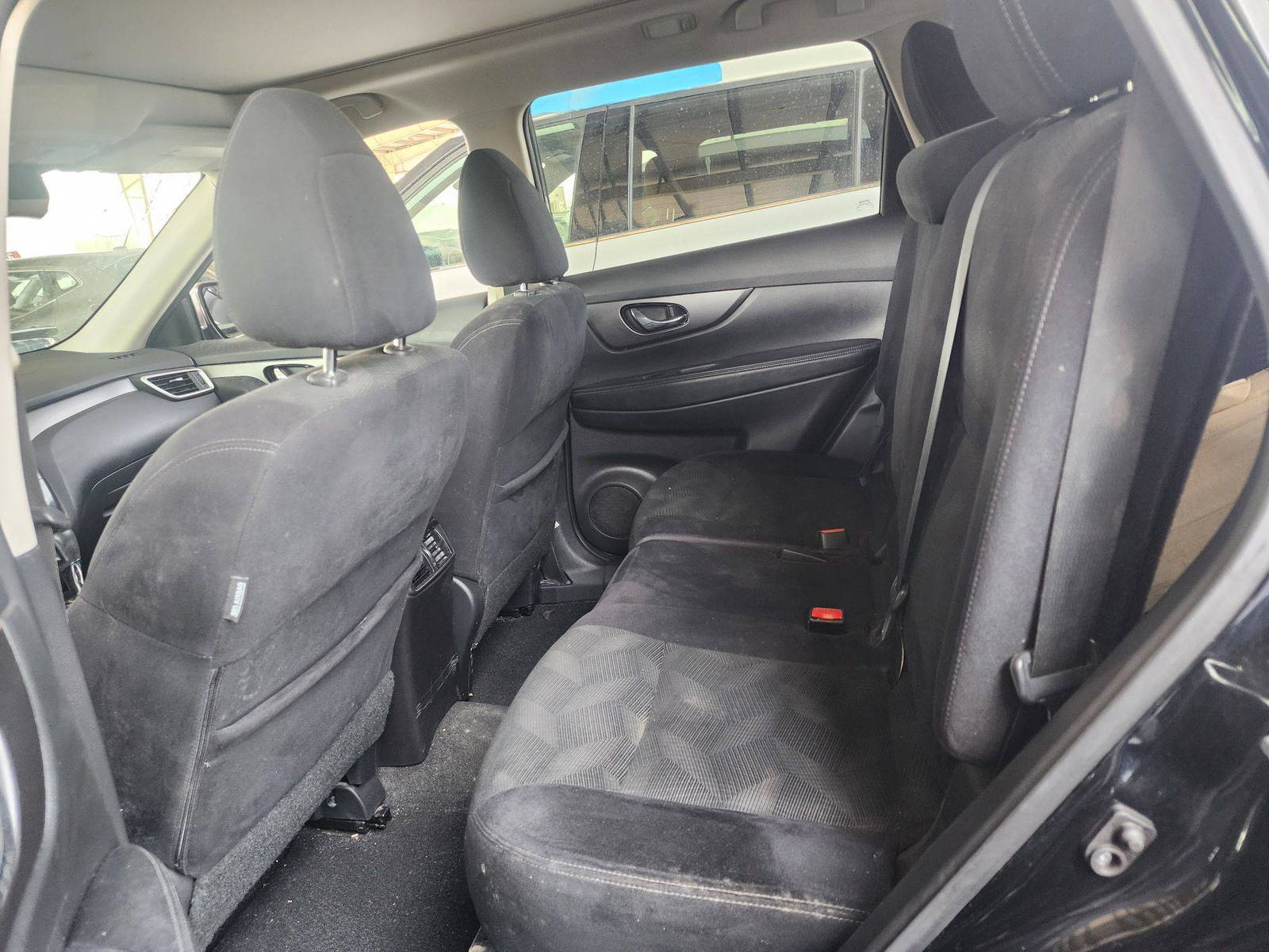 2015 NISSAN ROGUE — 174859 KM — Lot 75480173 — Souq - Marhaba Auctions Used Cars - Image 7
