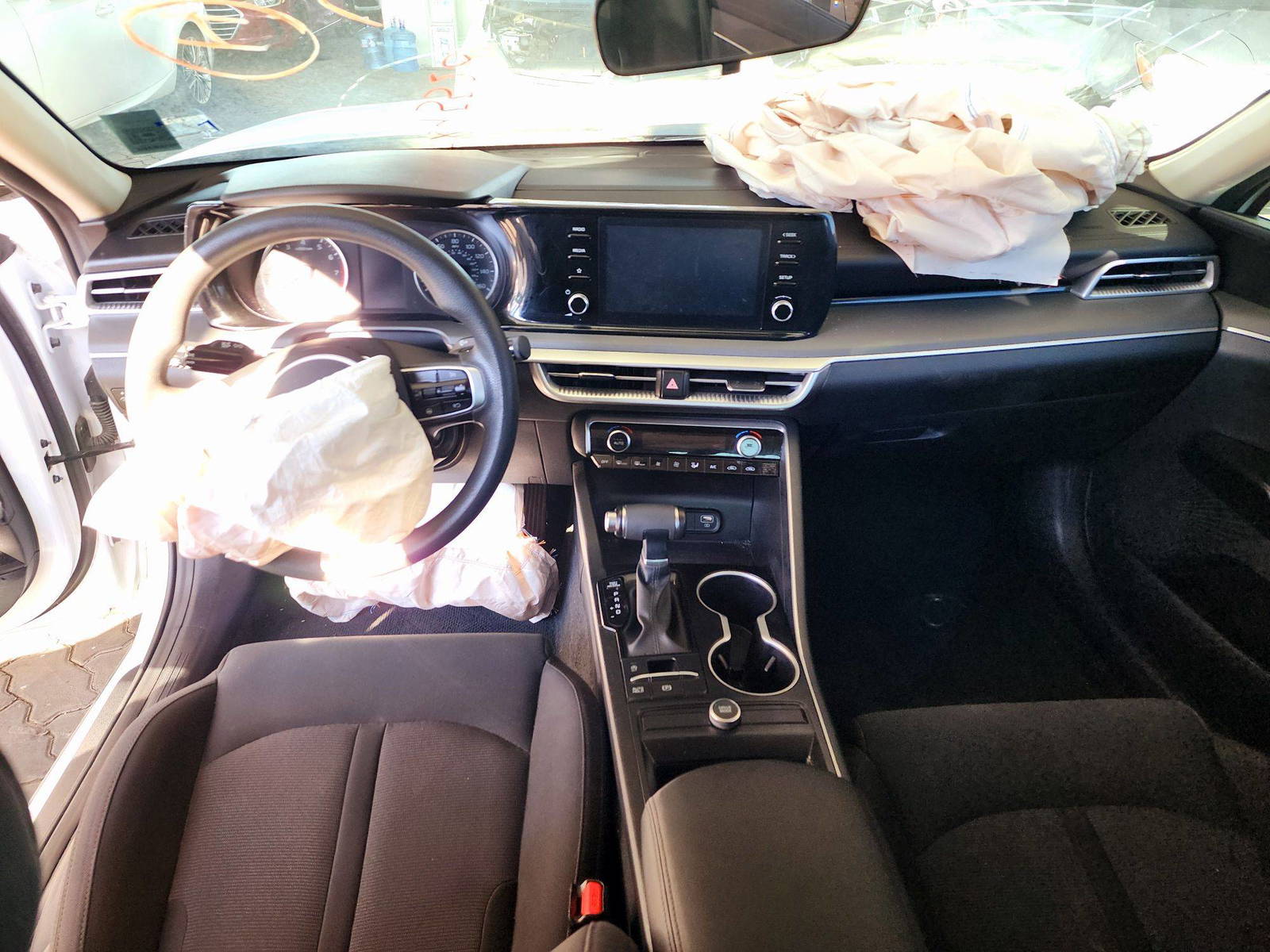 2022 KIA K5 — 74381 Miles — Lot 39845520 — Souq - Marhaba Auctions Used Cars - Image 7
