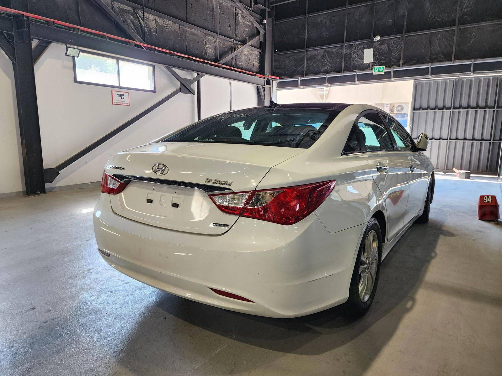 2012 HYUNDAI SONATA — 197508 Miles — Lot 28903 — Al Quoz - Marhaba Auctions Used Cars - Image 4