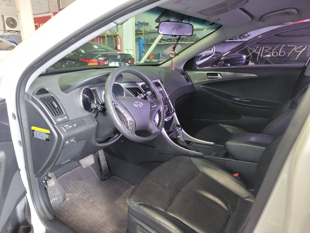 2012 HYUNDAI SONATA — 2322687 KM — Lot 040652 — Main - Marhaba Auctions Used Cars - Image 6