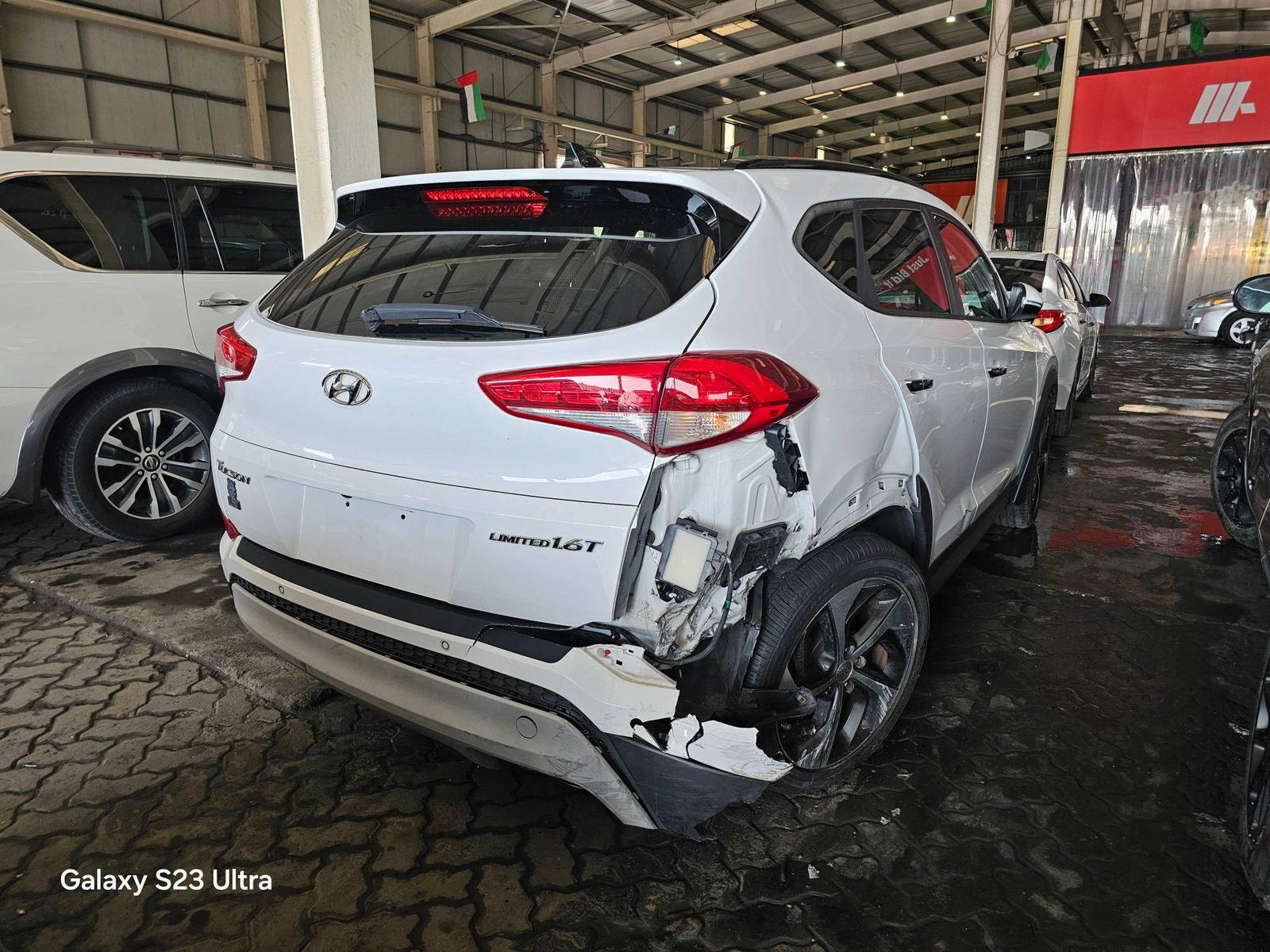 2017 HYUNDAI TUCSON — 105526 Miles — Lot HU277781 — Souq - Marhaba Auctions Used Cars - Image 4