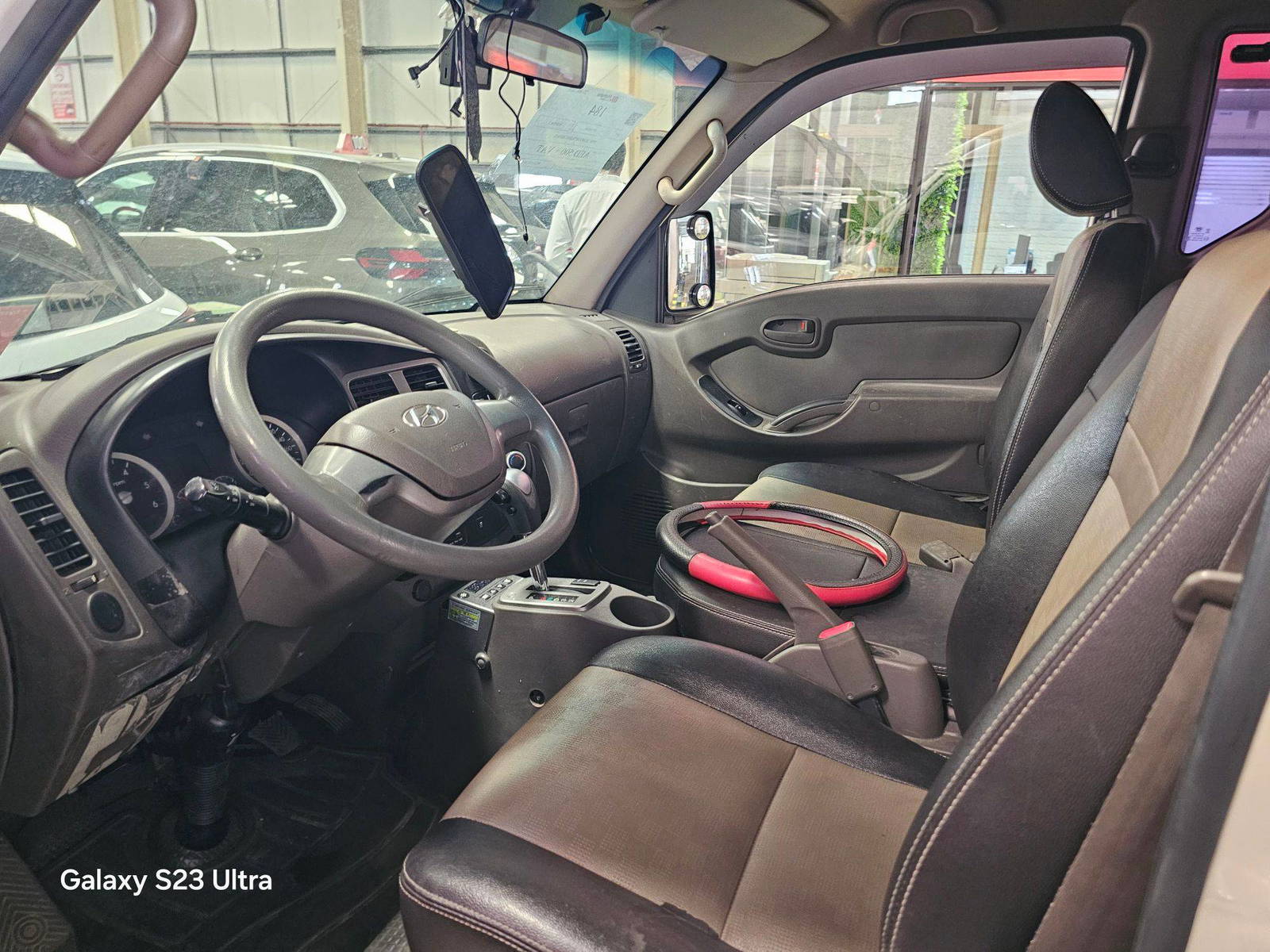 2017 HYUNDAI PORTER 2 — 237483 KM — Lot 442163 — Main - Marhaba Auctions Used Cars - Image 7