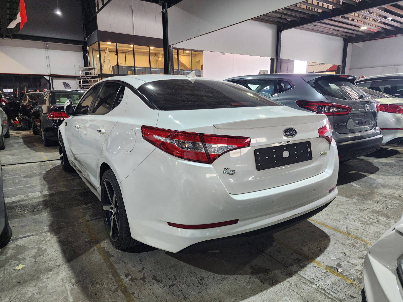 2012 KIA K5 — 142107 KM — Lot 2963 — Al Quoz - Marhaba Auctions Used Cars - Image 3