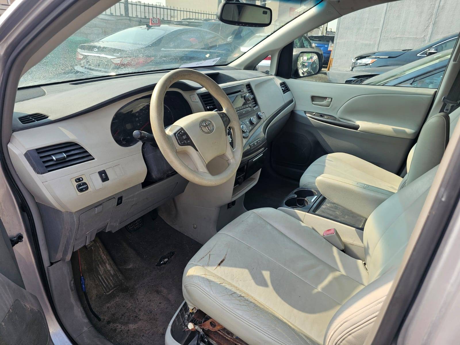2011 TOYOTA SIENNA — 235808 Miles — Lot BS004926 — Main - Marhaba Auctions Used Cars - Image 8