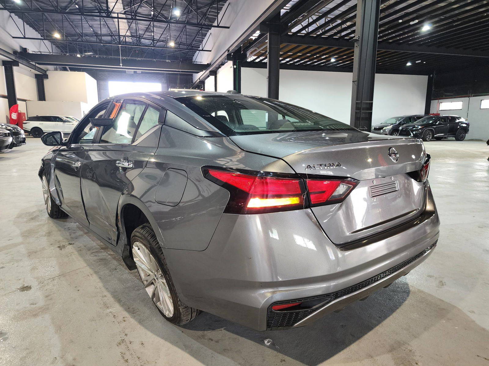 2019 NISSAN ALTIMA — 71758 Miles — Lot 47397524 — Ind. 12 - Marhaba Auctions Used Cars - Image 3