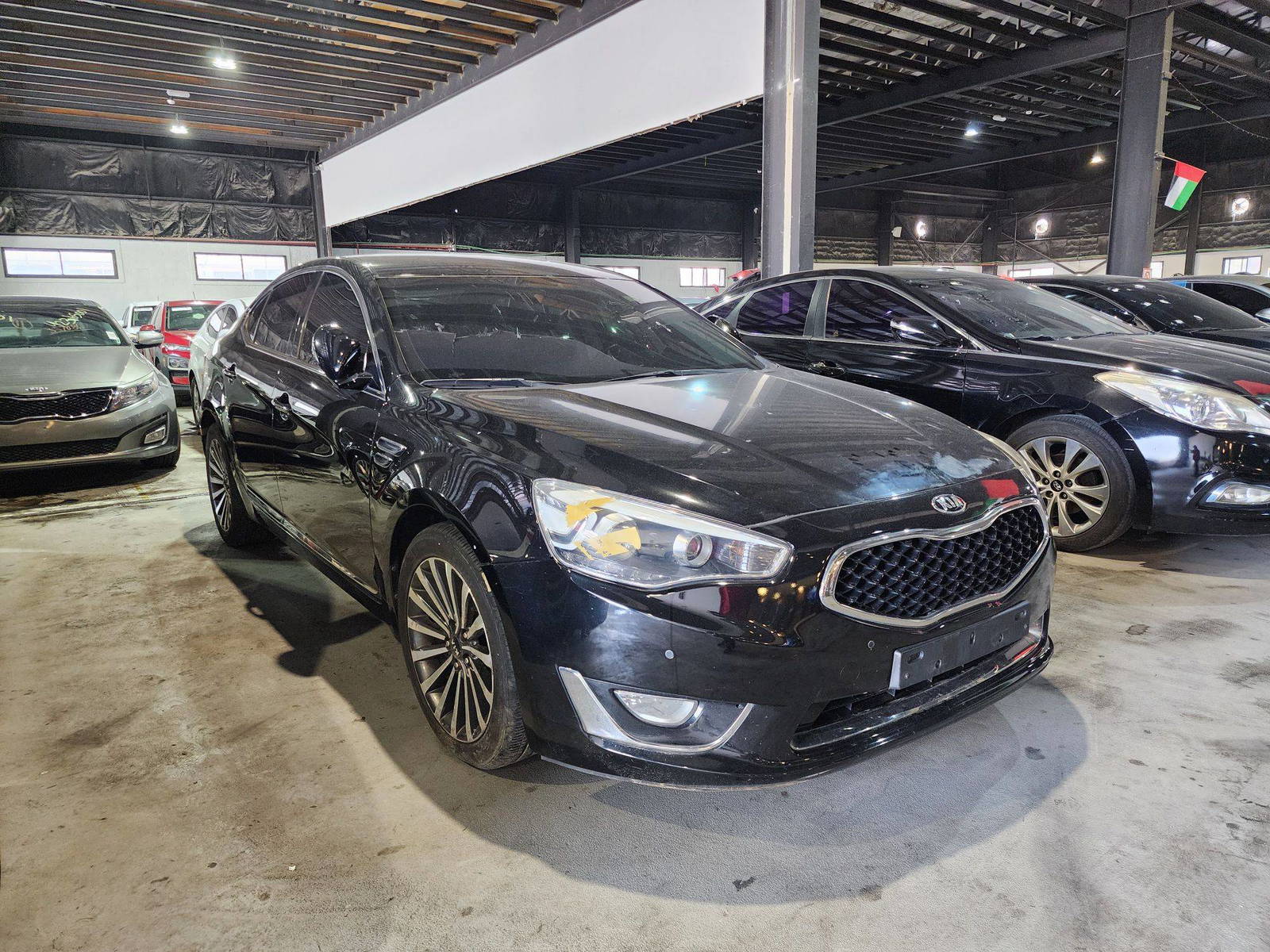 2013 KIA K7 — 201996 KM — Lot 105770 — Al Quoz - Marhaba Auctions Used Cars - Image 4