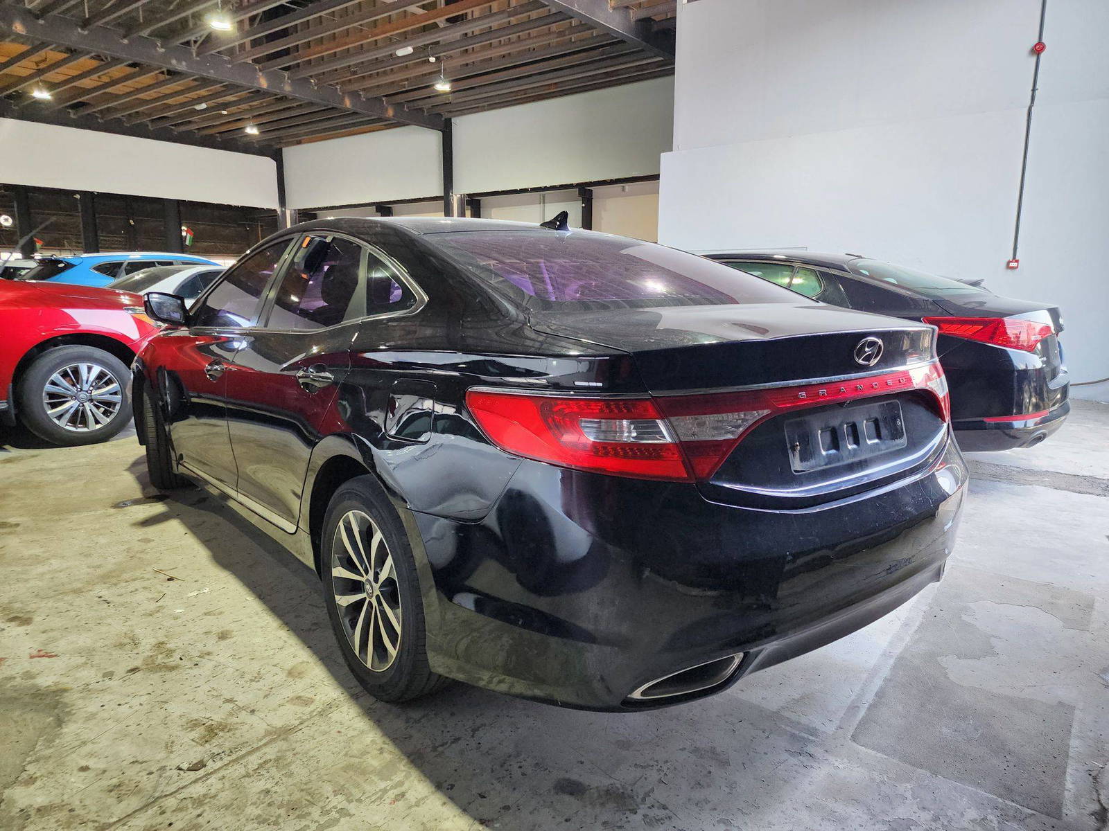 2011 HYUNDAI GRANDEUR — 217520 KM — Lot 021830 — Main - Marhaba Auctions Used Cars - Image 3