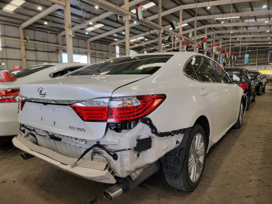 2015 LEXUS ES 350 — 133447 Miles — Lot F2180550 — Souq - Marhaba Auctions Used Cars - Image 3