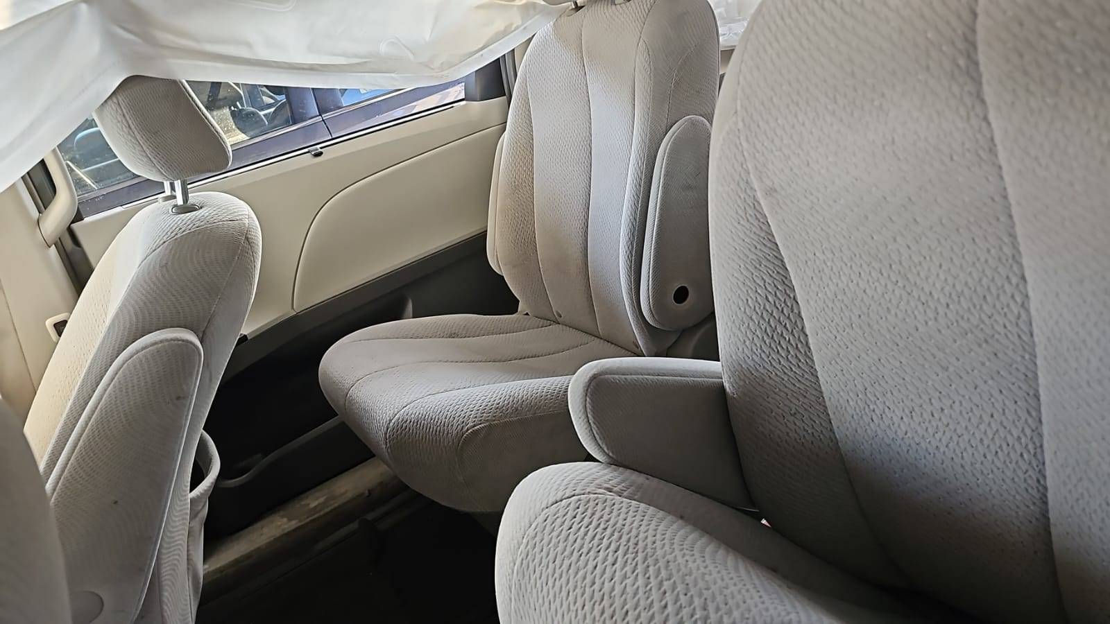 2011 TOYOTA SIENNA — 248697 Miles — Lot XBS016789 — Souq - Marhaba Auctions Used Cars - Image 6