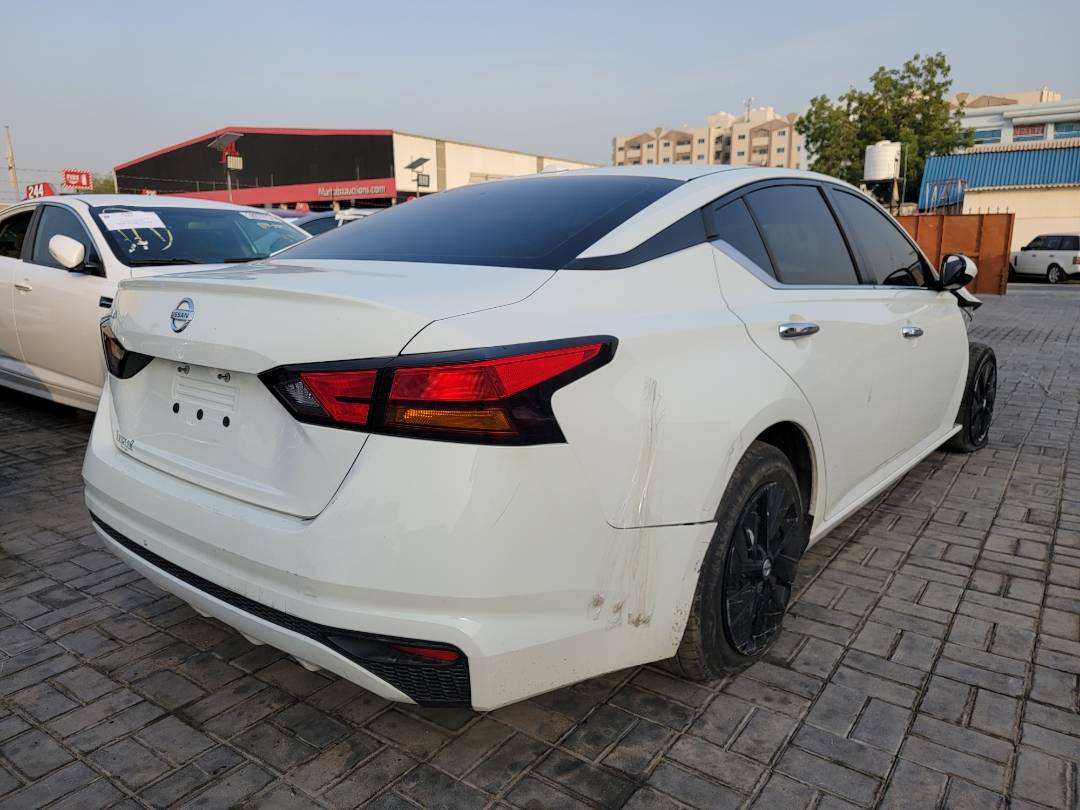 2020 NISSAN ALTIMA — 95740 Miles — Lot LC195961 — Souq - Marhaba Auctions Used Cars - Image 3
