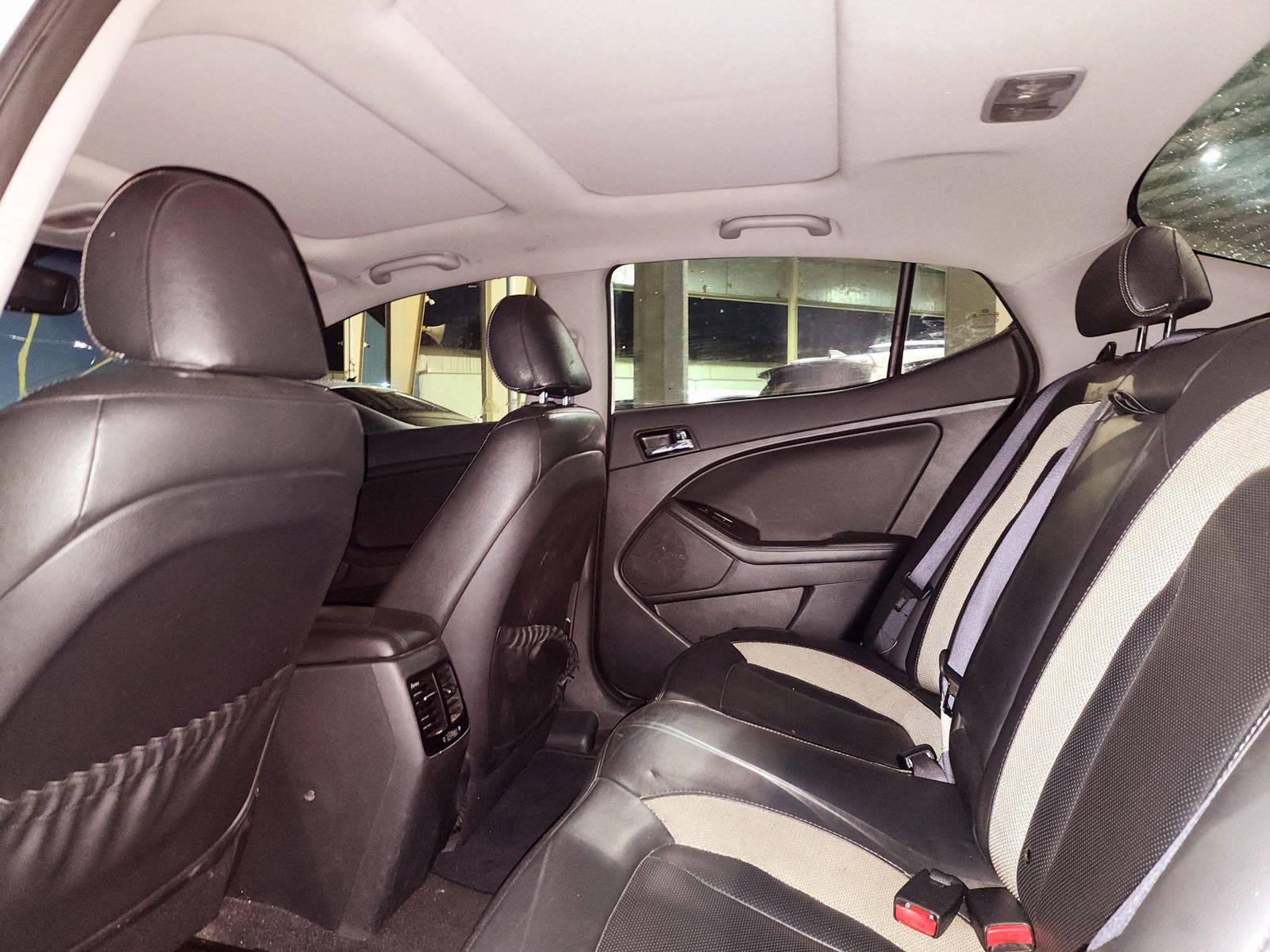 2011 KIA OPTIMA — 227866 KM — Lot 65B5098864 — Souq - Marhaba Auctions Used Cars - Image 6