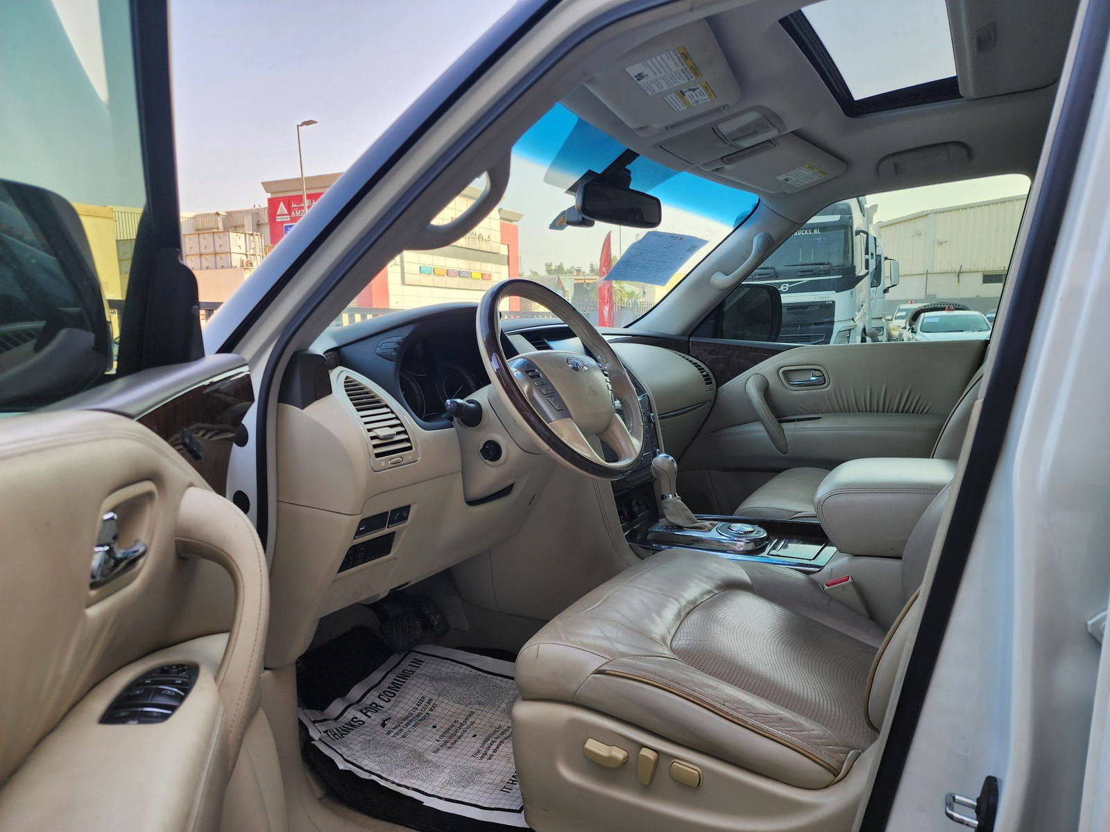 2016 INFINITI QX80 — 181153 Miles — Lot 1177167 — Souq - Marhaba Auctions Used Cars - Image 9