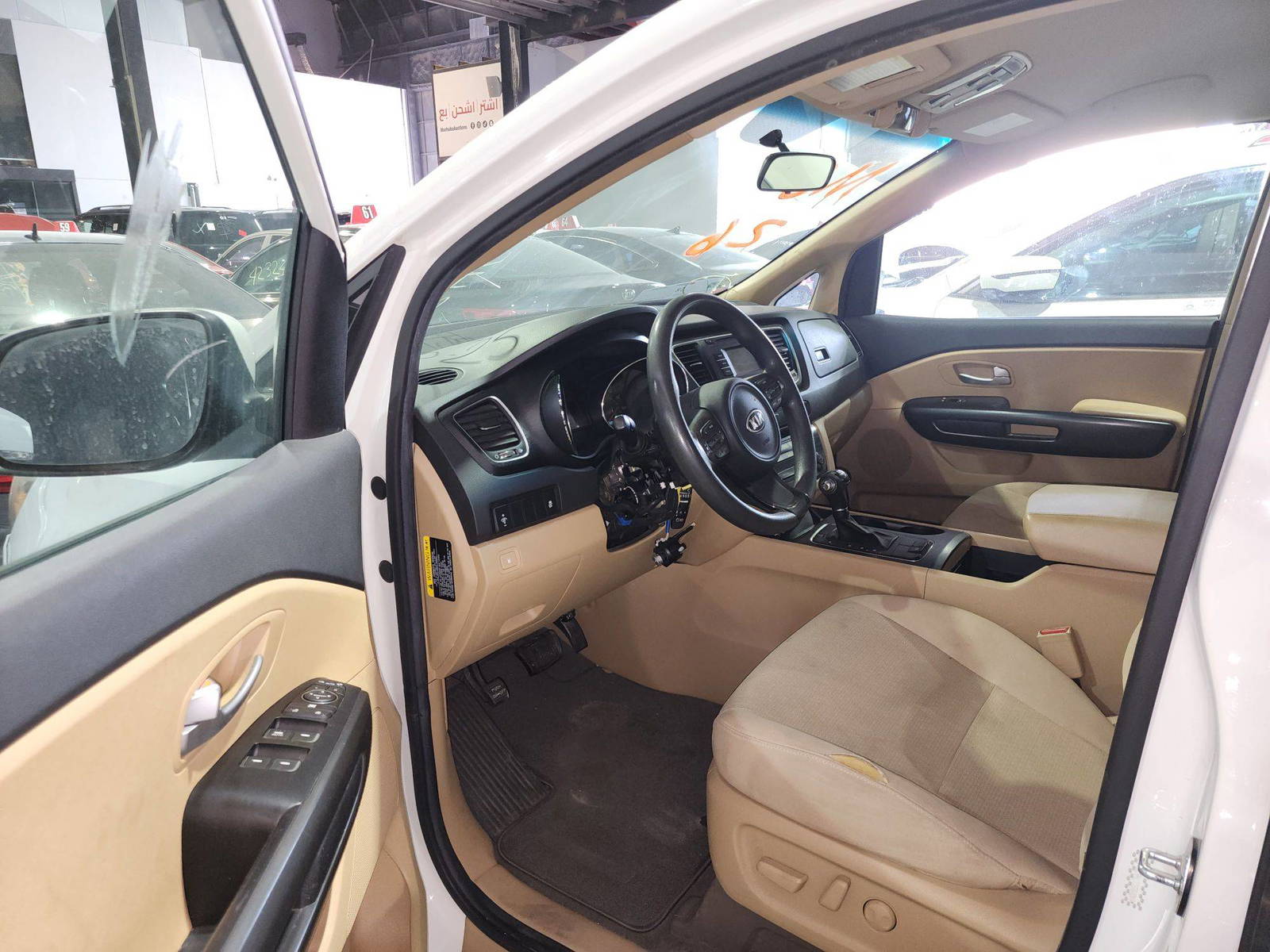 2017 KIA SEDONA — 111156 Miles — Lot 47605135 — Al Quoz - Marhaba Auctions Used Cars - Image 9