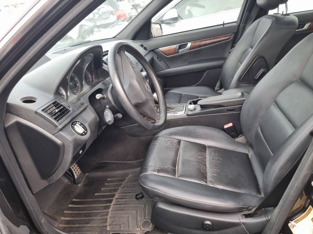 2010 MERCEDES BENZ C300 — 215457 Miles — Lot R104325 — Main - Marhaba Auctions Used Cars - Image 6