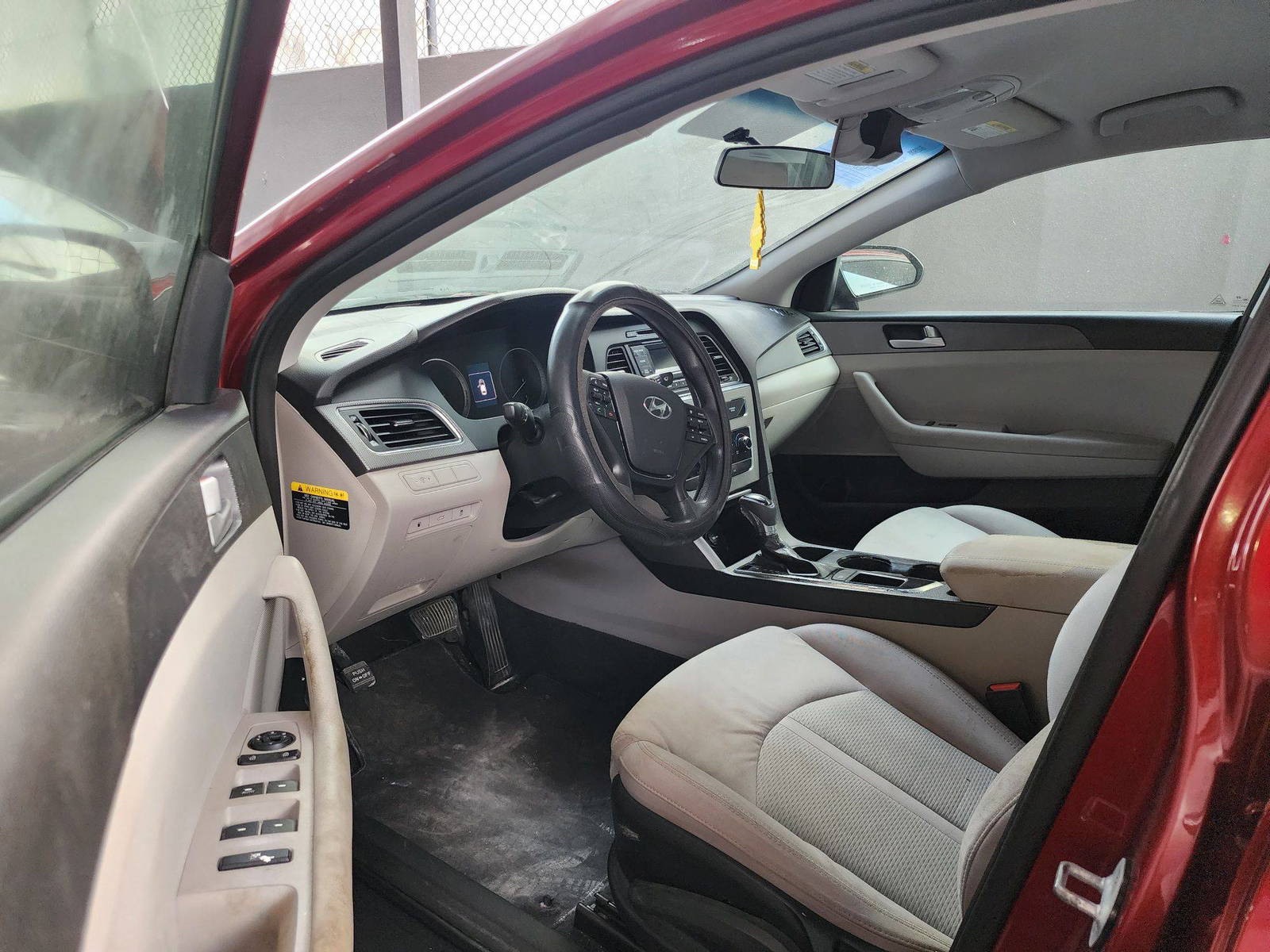 2015 HYUNDAI SONATA — 165934 Miles — Lot 41623076 — Al Quoz - Marhaba Auctions Used Cars - Image 9