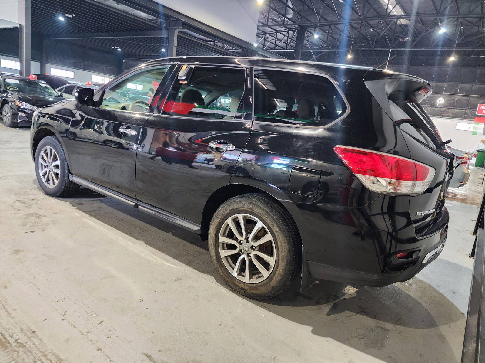 2014 NISSAN PATHFINDER — 142051 Miles — Lot 28107 — Al Quoz - Marhaba Auctions Used Cars - Image 4