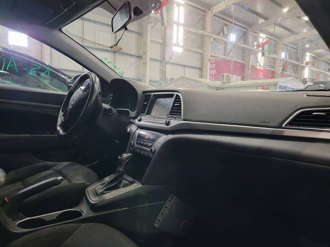 2018 HYUNDAI ELANTRA — 109953 KM — Lot 648399 — Souq - Marhaba Auctions Used Cars - Image 5