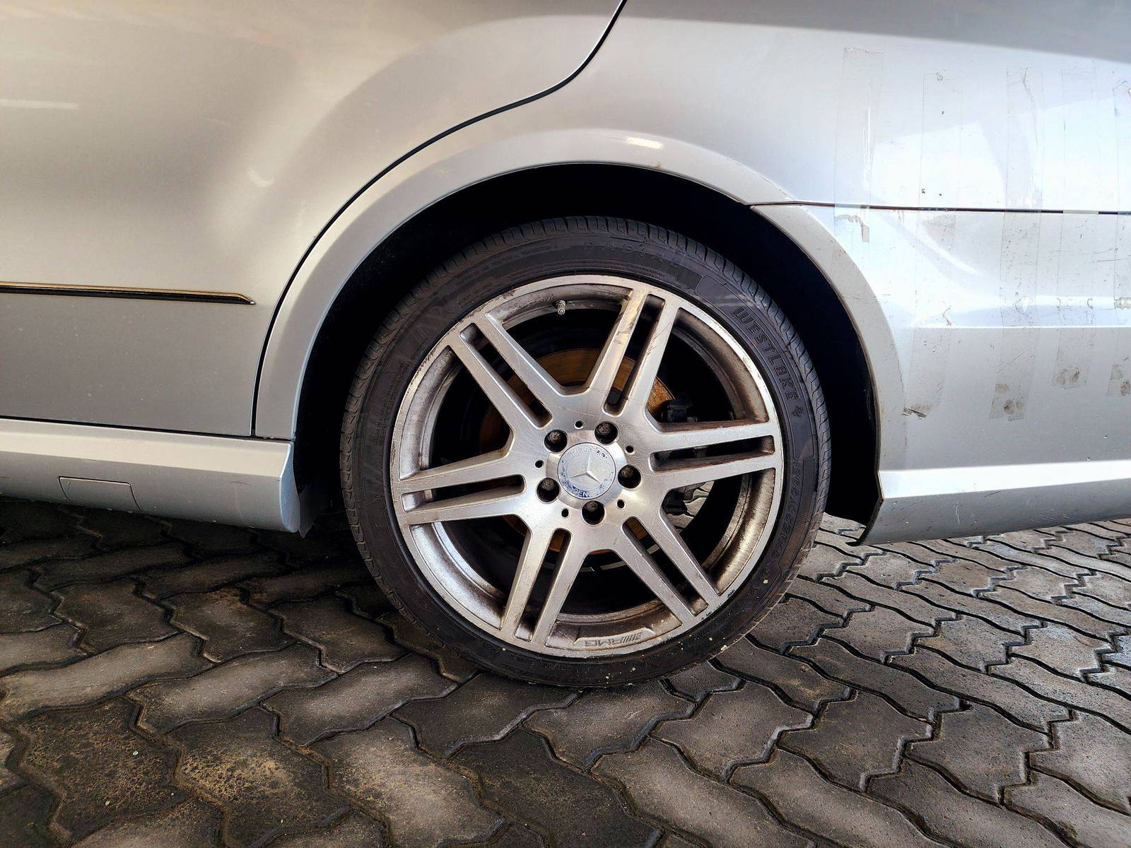 2010 MERCEDES BENZ E 350 — 149967 Miles — Lot 125487 — Souq - Marhaba Auctions Used Cars - Image 11