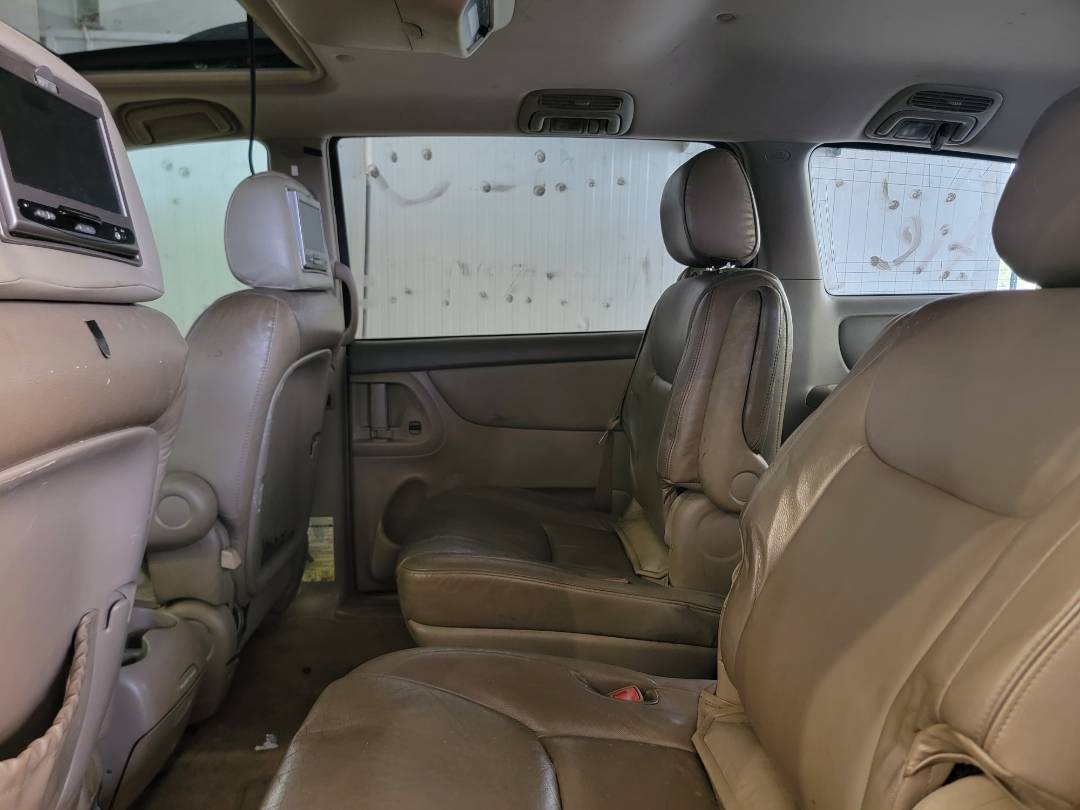 2004 TOYOTA SIENNA — 248805 Miles — Lot 39219174 — Main - Marhaba Auctions Used Cars - Image 8