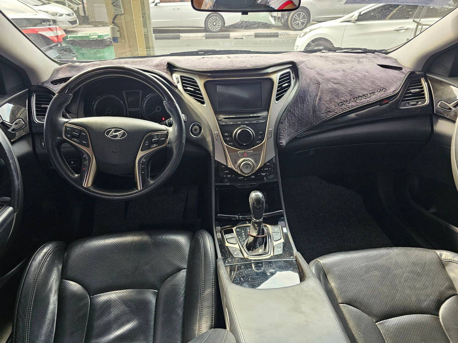 2011 HYUNDAI GRANDEUR — 204790 KM — Lot 2876 — Main - Marhaba Auctions Used Cars - Image 7