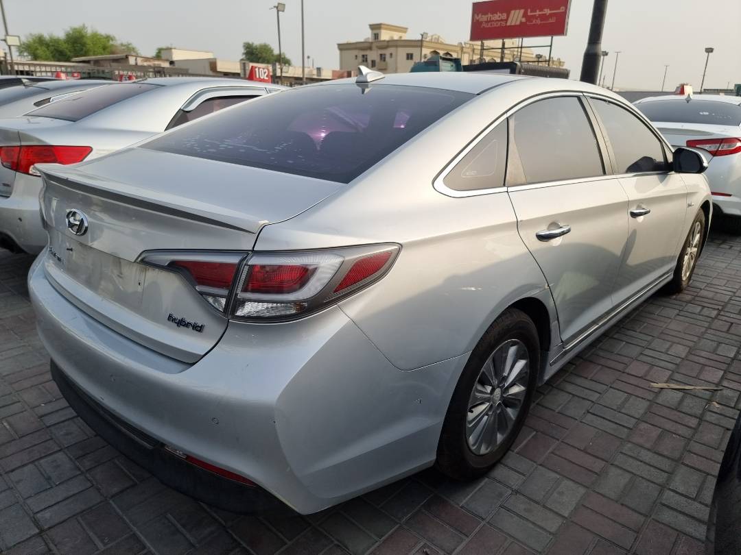 2017 HYUNDAI SONATA — 305378 KM — Lot 215478 — Al Quoz - Marhaba Auctions Used Cars - Image 4