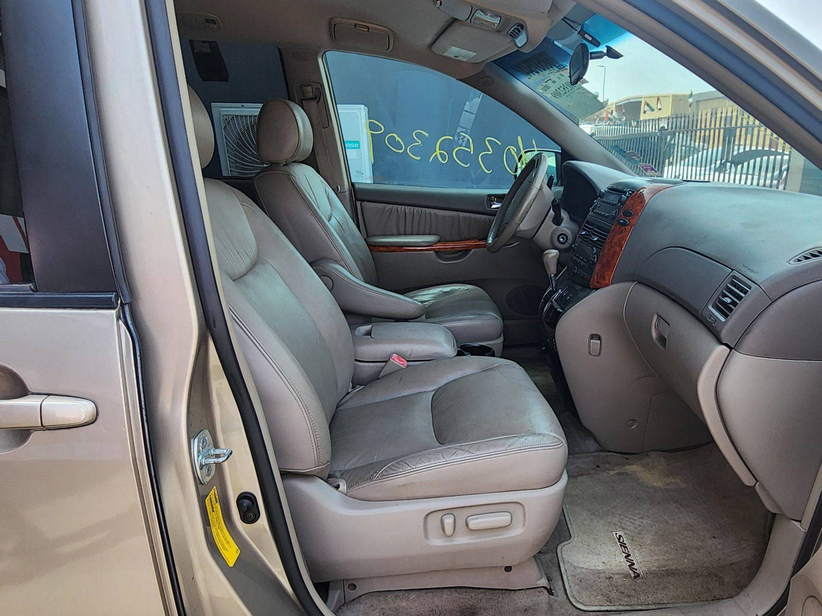 2006 TOYOTA SIENNA — 154237 Miles — Lot 21306 — Al Quoz - Marhaba Auctions Used Cars - Image 9