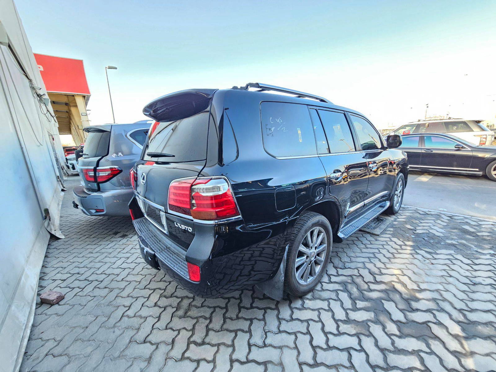 2011 LEXUS LX 570 — 240318 Miles — Lot B4081312 — Souq - Marhaba Auctions Used Cars - Image 5