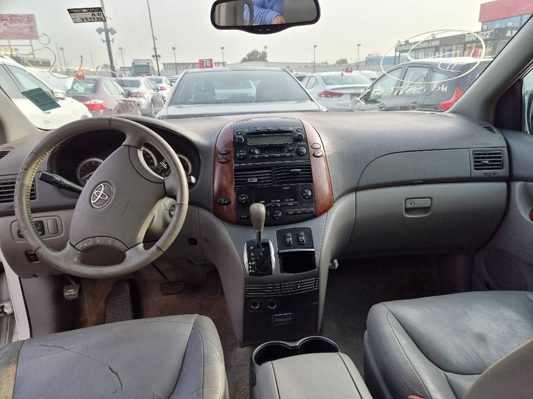 2005 TOYOTA SIENNA — 223534 Miles — Lot 215487 — Souq - Marhaba Auctions Used Cars - Image 8