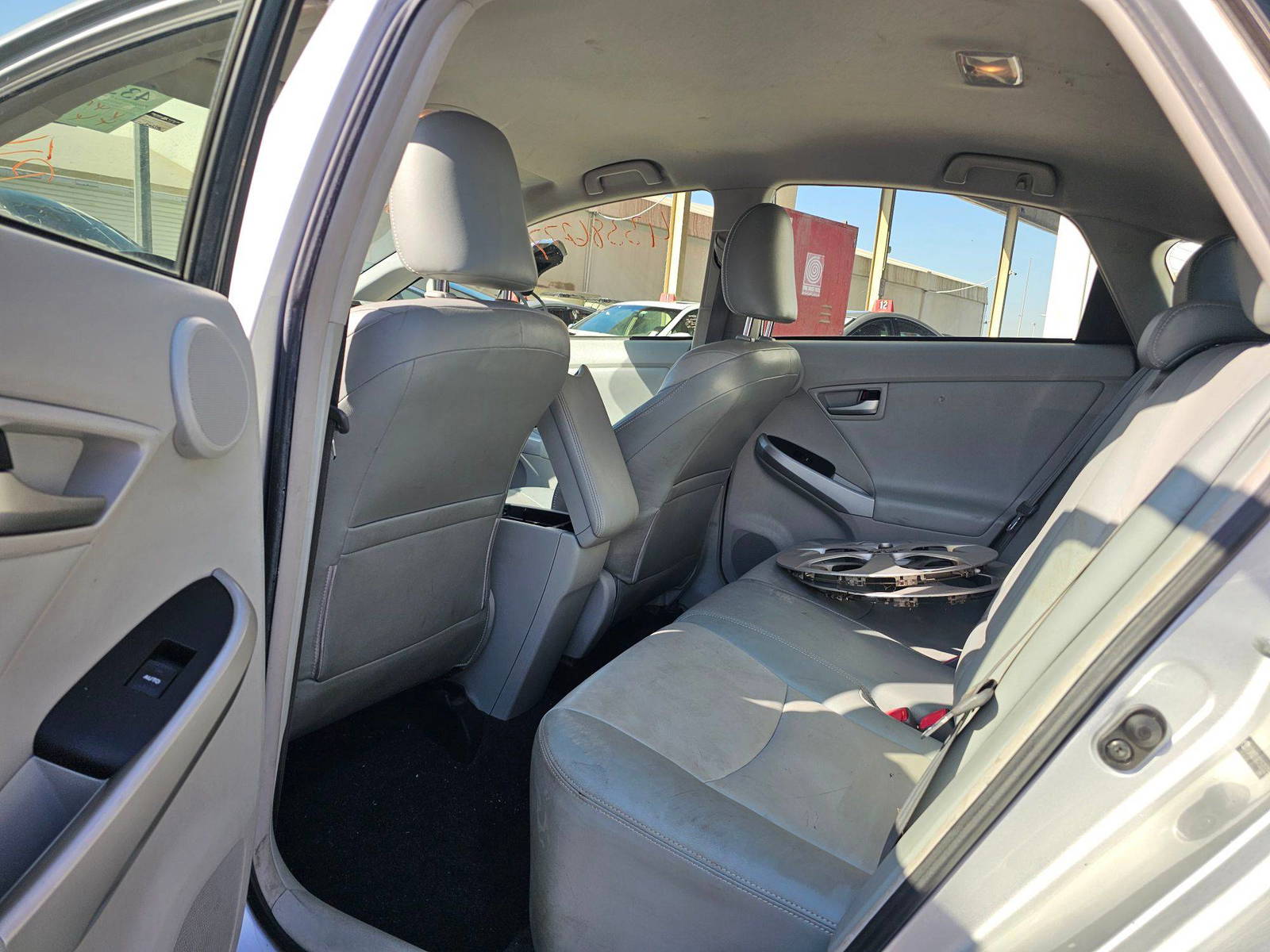 2012 TOYOTA PRIUS — 202396 Miles — Lot 0C1520335 — Souq - Marhaba Auctions Used Cars - Image 5