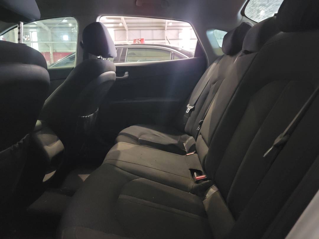 2017 KIA OPTIMA — 130810 Miles — Lot G148733 — Souq - Marhaba Auctions Used Cars - Image 6