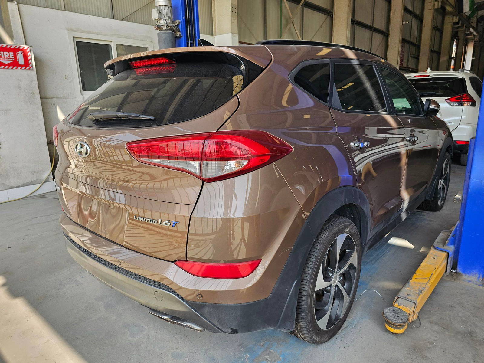 2016 HYUNDAI TUCSON — 134354 Miles — Lot 21GU052815 — Souq - Marhaba Auctions Used Cars - Image 6