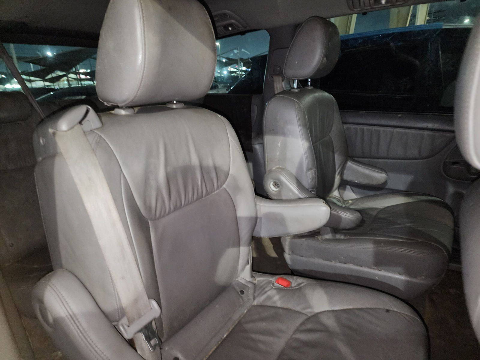 2010 TOYOTA SIENNA — 189731 Miles — Lot 80474173 - Marhaba Auctions Used Cars - Image 5