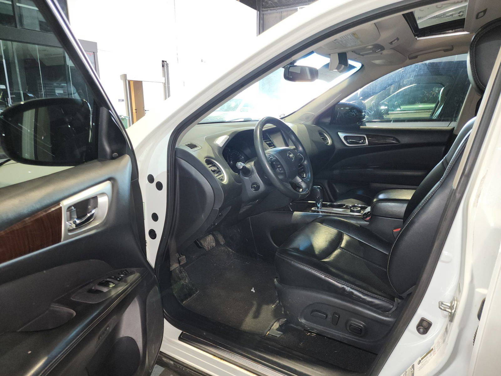 2015 NISSAN PATHFINDER — 137588 KM — Lot 87882325 — Souq - Marhaba Auctions Used Cars - Image 9