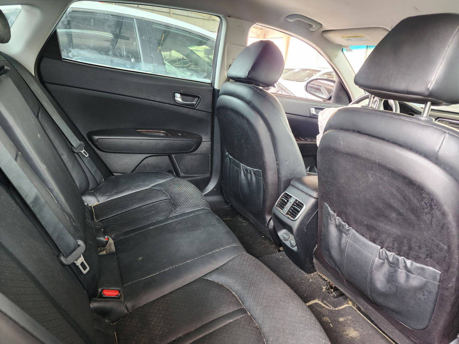 2016 KIA OPTIMA — 120955 Miles — Lot 1186 — Souq - Marhaba Auctions Used Cars - Image 4