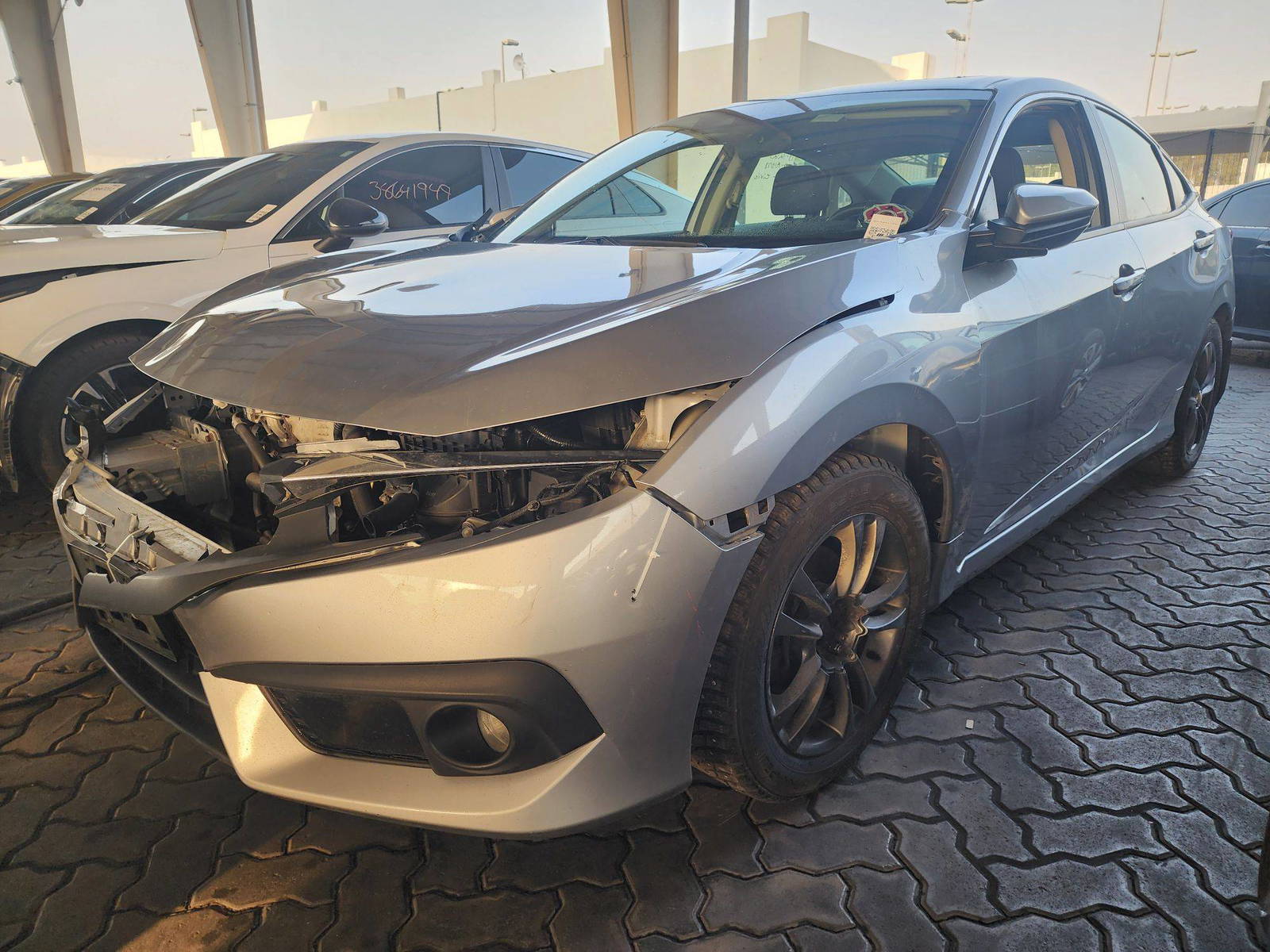 2018 HONDA CIVIC — 122455 KM — Lot 105417 — Souq - Marhaba Auctions Used Cars - Image 5