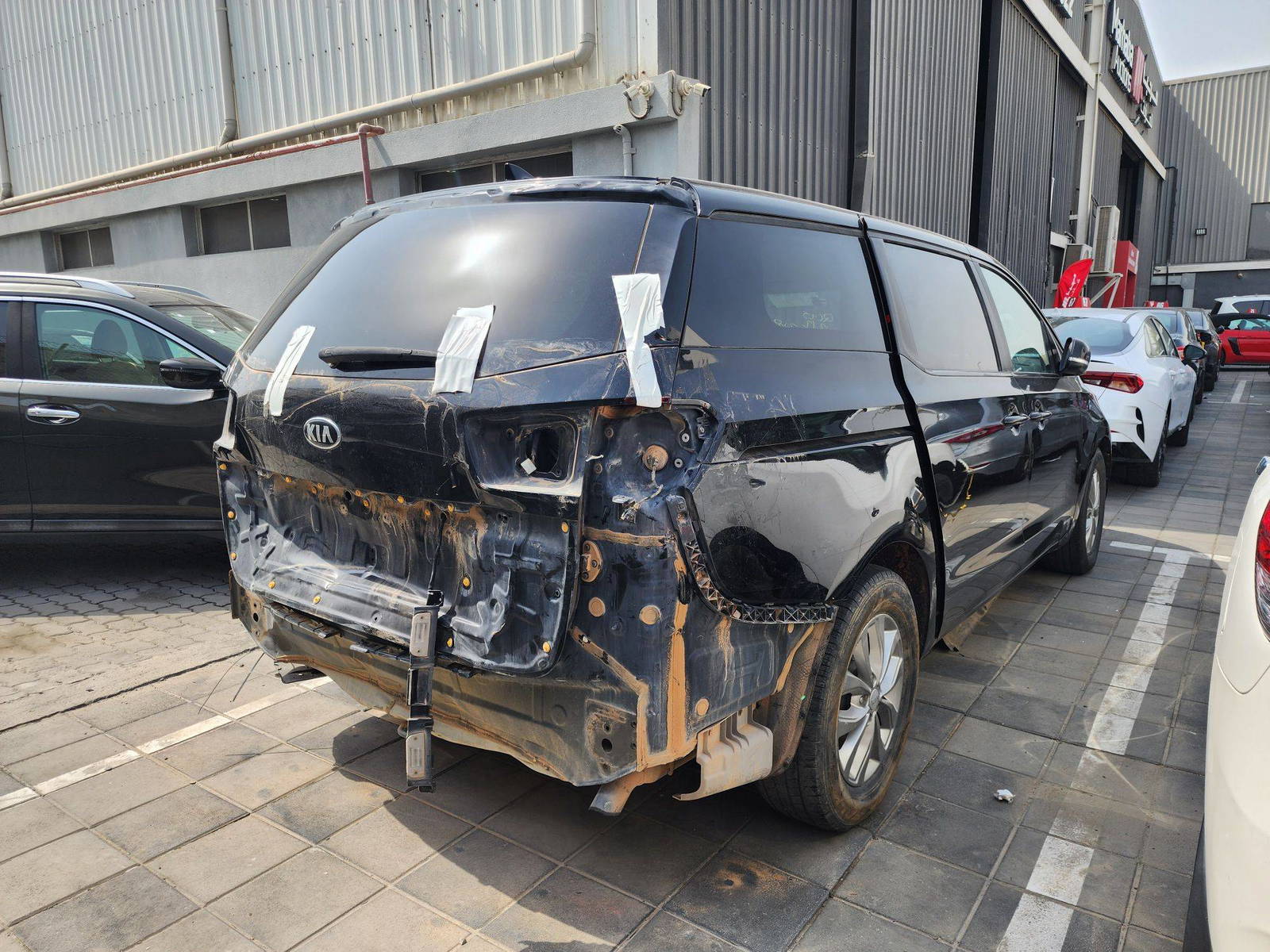 2020 KIA SEDONA — 164989 Miles — Lot 6594029 — Al Quoz - Marhaba Auctions Used Cars - Image 4