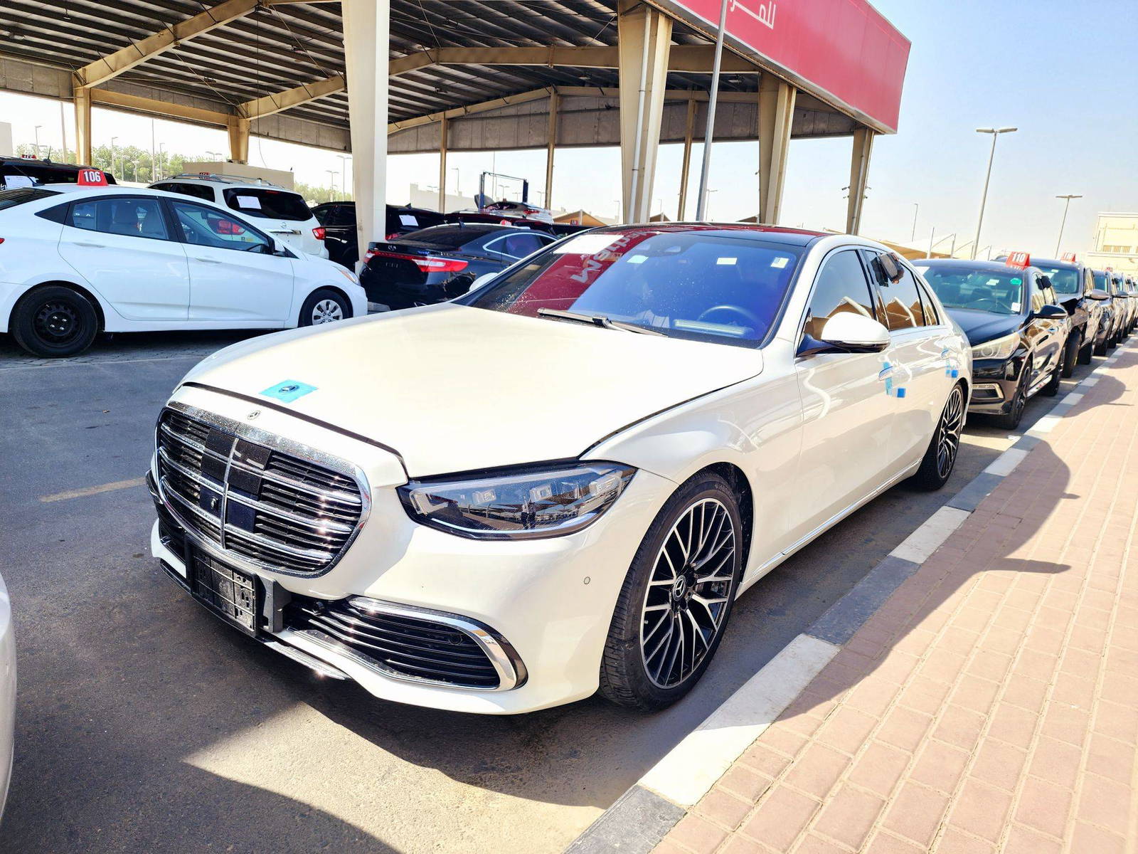 2022 MERCEDES BENZ S 500 — 13297 KM — Lot DB7NA066492 — Souq - Marhaba Auctions Used Cars - Image 4