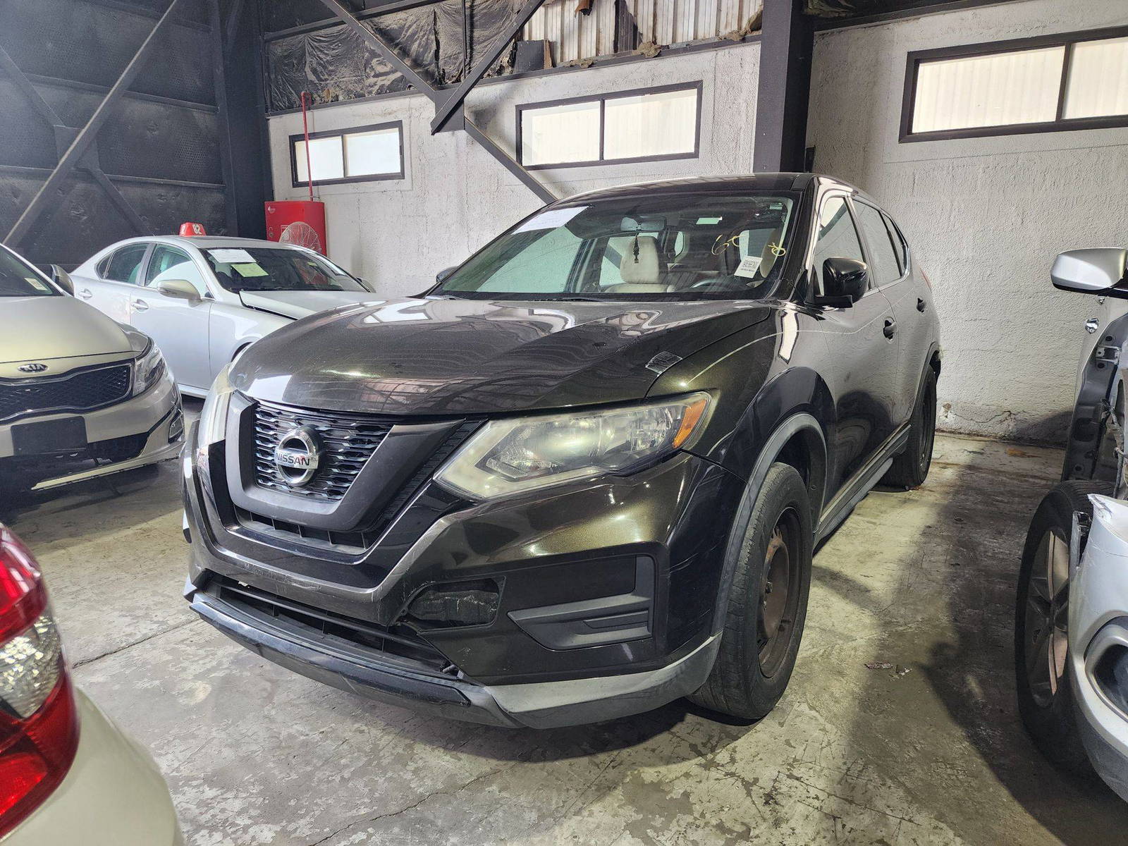 2017 NISSAN ROGUE — 176627 Miles — Lot 525256 — Al Quoz - Marhaba Auctions Used Cars - Image 4