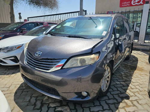 2012 TOYOTA SIENNA at Marhaba Auctions