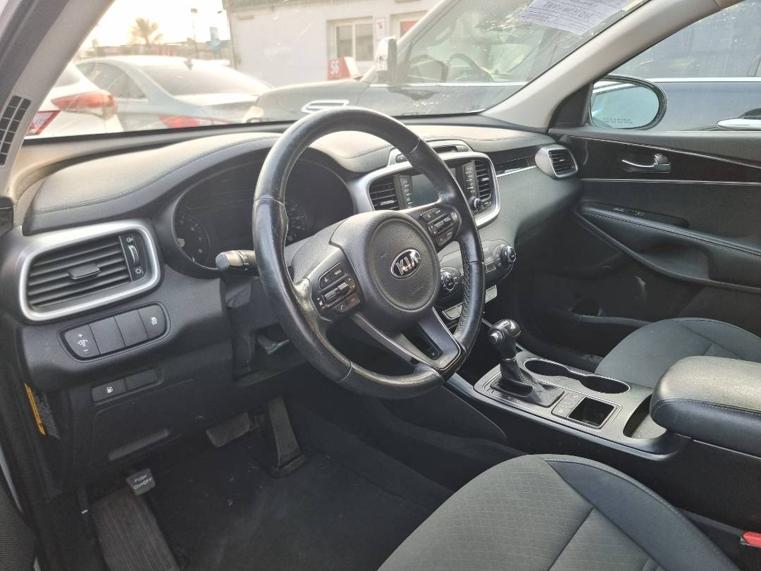 2017 KIA SORENTO — 165365 Miles — Lot 215478 — Souq - Marhaba Auctions Used Cars - Image 6
